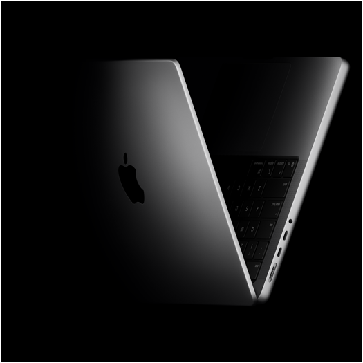 MacBook Pro ułożony w kształt rzymskiej cyfry „V” nawiązującej do rodziny czipów M5