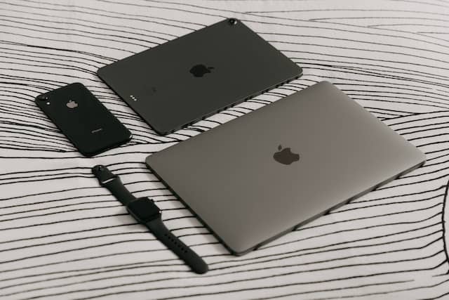 Jakie urządzenia Apple można naprawiać w autoryzowanym serwisie?